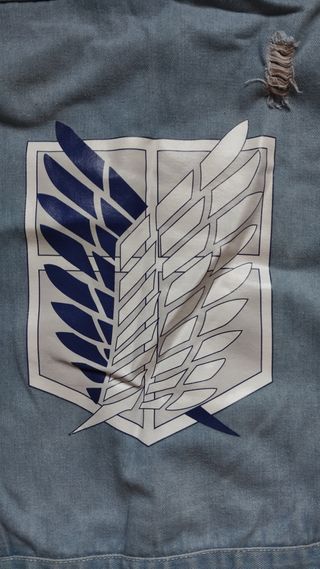 chaqueta vaquera ataque a los titanes