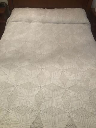 Colcha de ganchillo hecha a mano