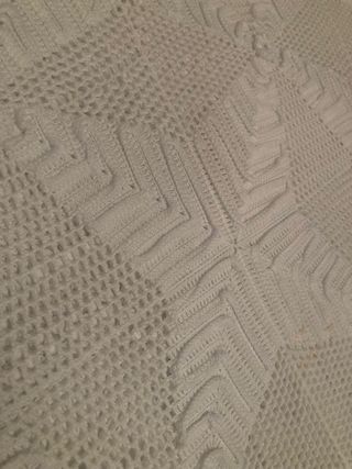 Colcha de ganchillo hecha a mano