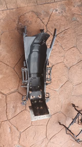 Subchasis y guardabarros trasero KAWASAKI GPZ 900.