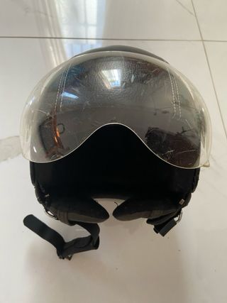 Casco de moto marca MT