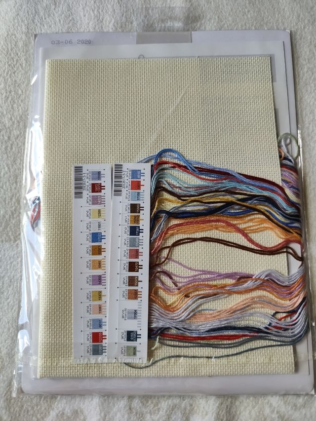 Holding hands 13721 Dimensions