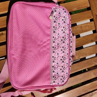 Lote Bandolera-mochila más estuche y llavero