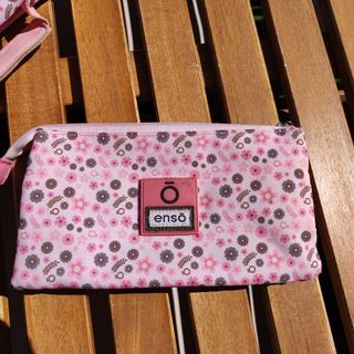 Lote Bandolera-mochila más estuche y llavero