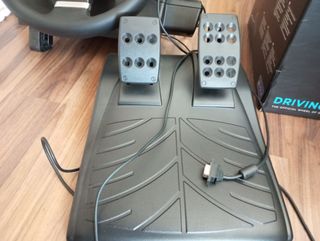 Volante y pedales Logitech gt