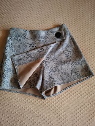 Falda pantalón mini de Zara