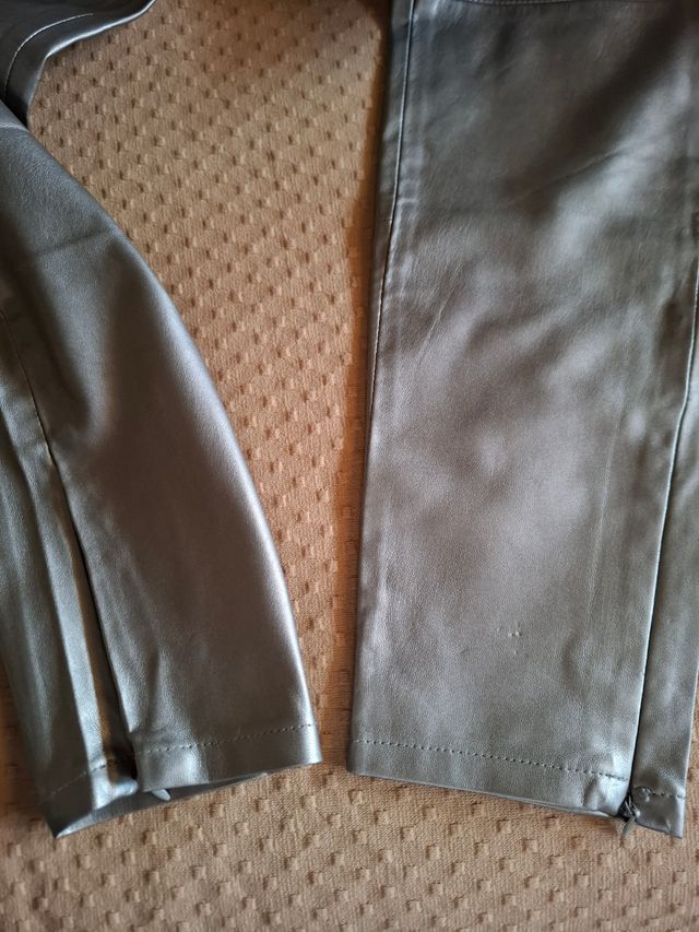 Pantalón símil piel de Mango