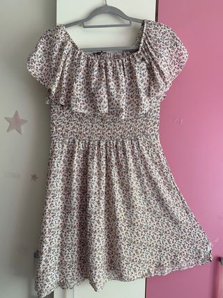 Vestido de flores con volante