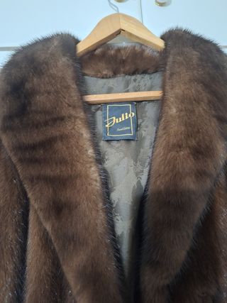 Abrigo tipo piel. De pelo fino