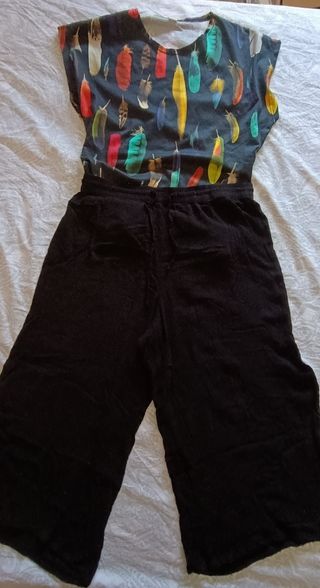 Conjunto dos piezas muy moderno y cómodo.