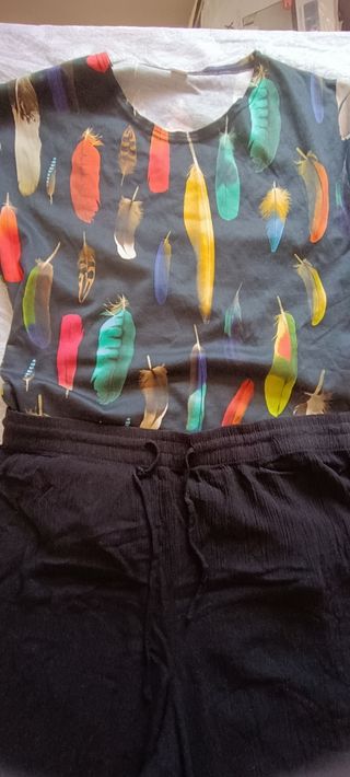 Conjunto dos piezas muy moderno y cómodo.