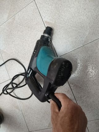 MARTILLO PERCUTOR MAKITA HR2810