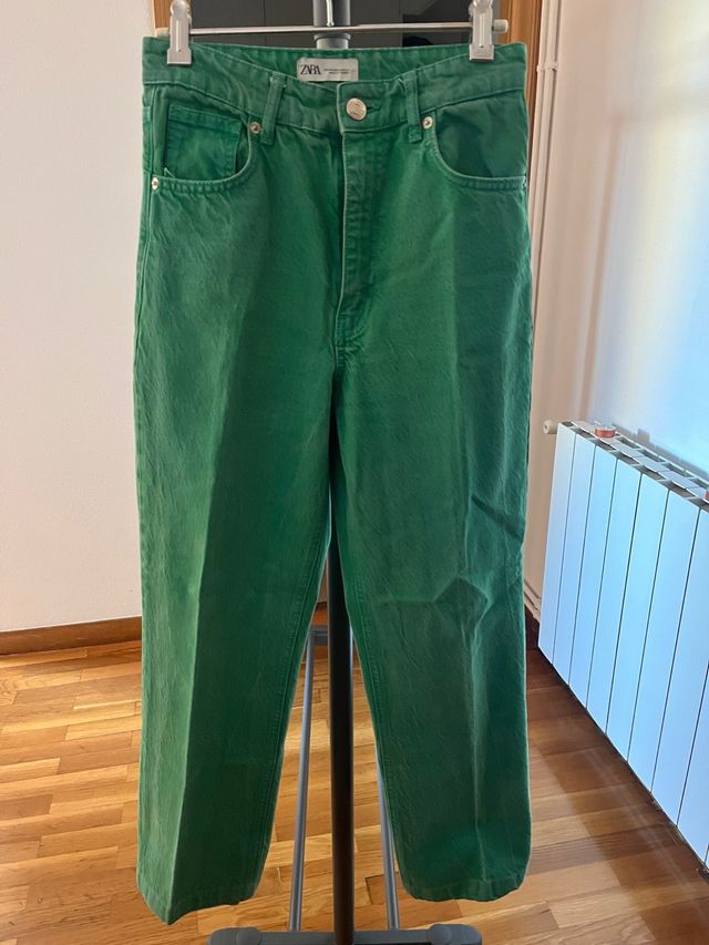 Pantalón verde Zara