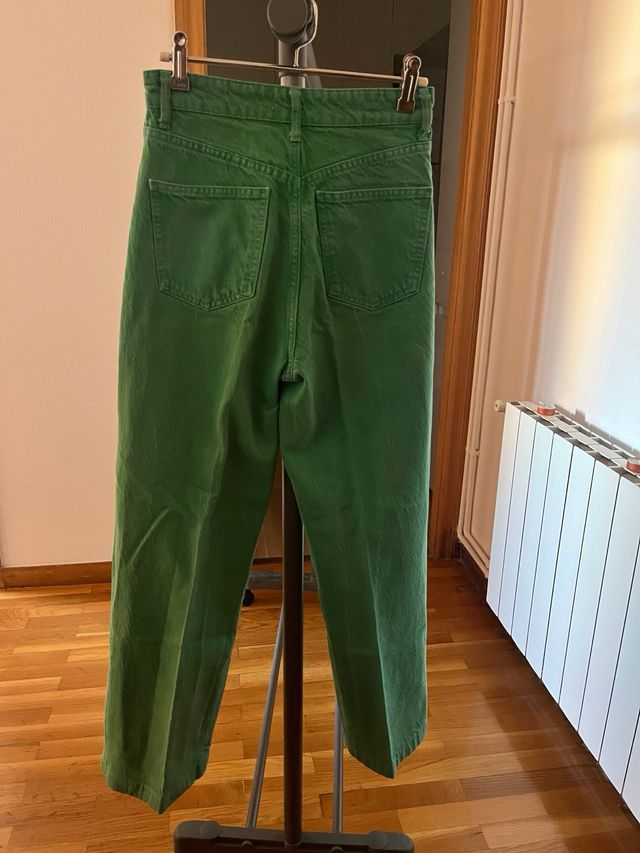 Pantalón verde Zara