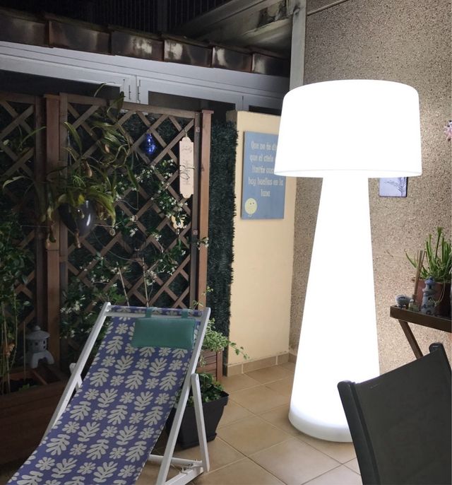 Exclusiva Lampara pie exterior