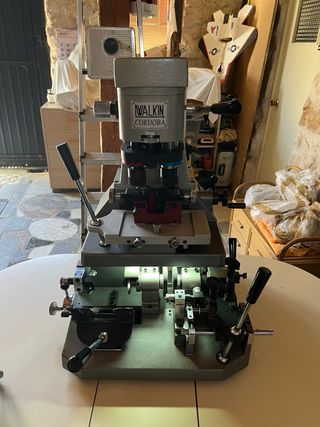 Maquina duplicado de llaves