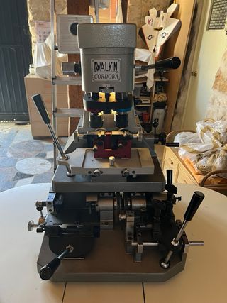 Maquina duplicado de llaves