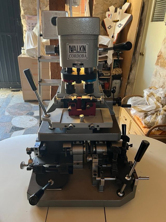 Maquina duplicado de llaves