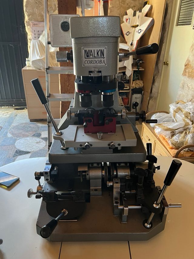 Maquina duplicado de llaves