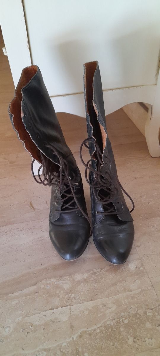 Botas de piel