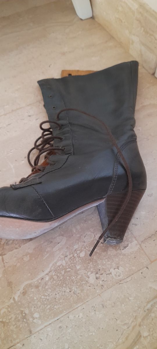 Botas de piel