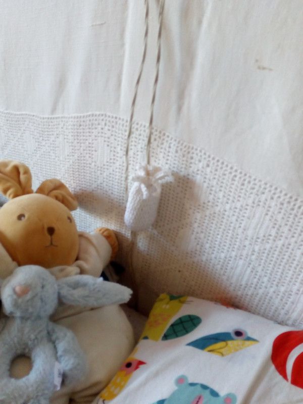 sacchetta copripomolo fatta a mano a uncinetto