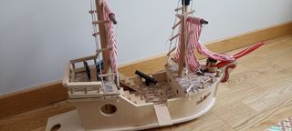 Barco de piratas de madera