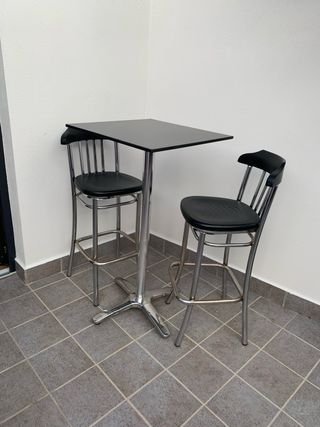 Mesa y sillas