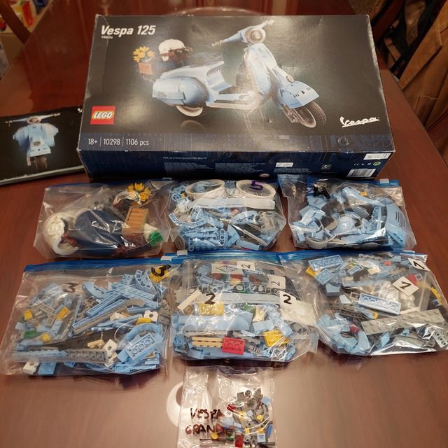 Vespa 125 de los años 1960s de Lego