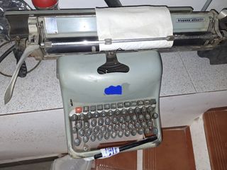 Maquina de escribir Olivetti Léxicon 80