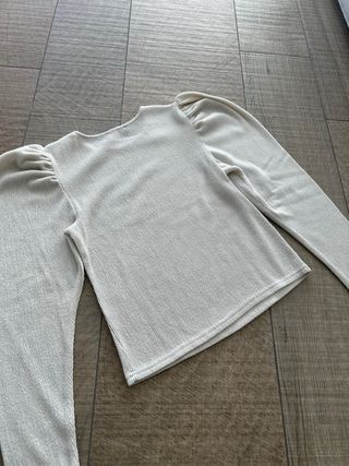 CAMISETA ABULLONADA ZARA