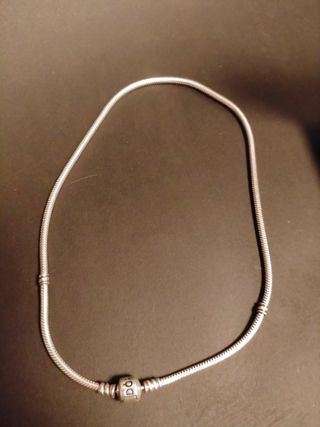 Collar de Pandora original de 40 cms de medida.