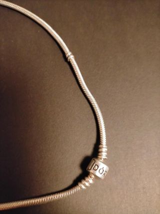 Collar de Pandora original de 40 cms de medida.