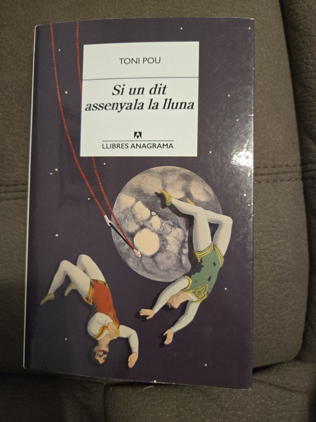 Llibre Si un dit assenyala la lluna