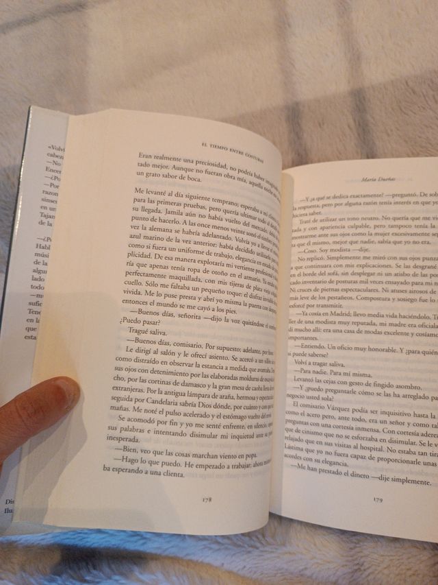 El tiempo entre costuras, María Dueñas