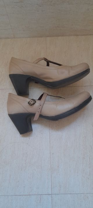 Zapatos de piel con hebilla