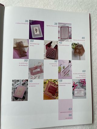 Libro de bordados sobre cartón perforado