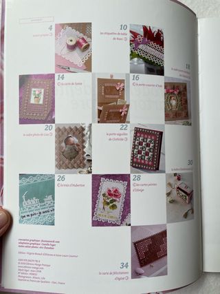 Libro de bordados sobre cartón perforado