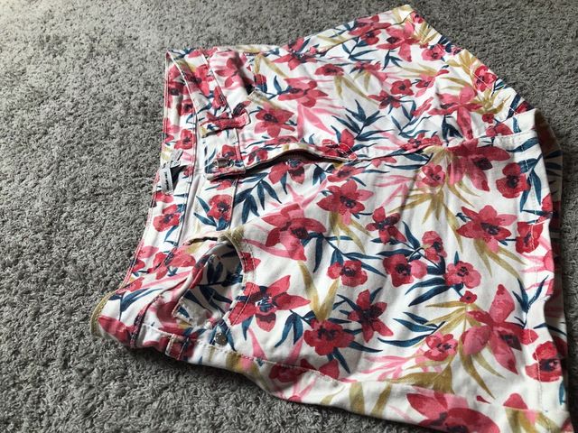 Pantalones cortos vaqueros flores