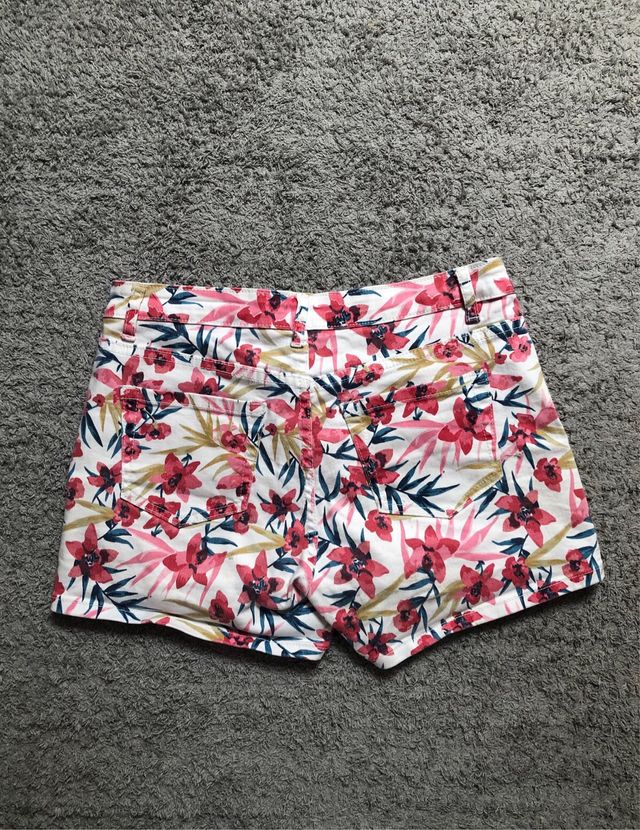 Pantalones cortos vaqueros flores