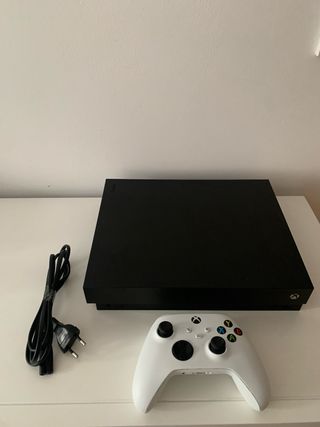 Xbox One X 1TB – Como Nueva, Poco Uso