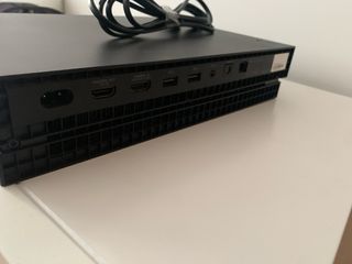 Xbox One X 1TB – Como Nueva, Poco Uso