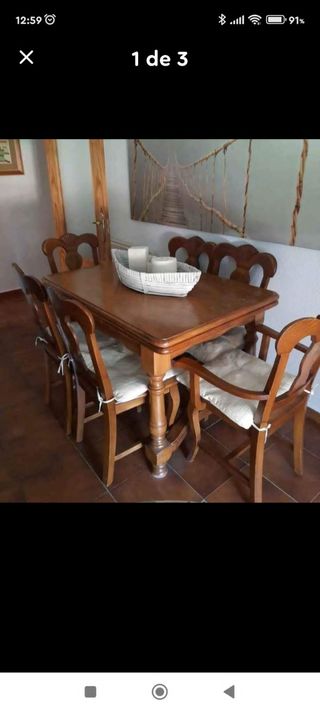 Mesa y sillas comedor.