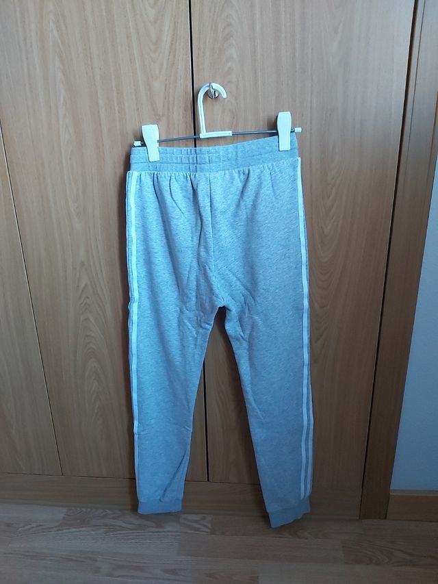 Pantalón gris adidas niño 12- 13 años