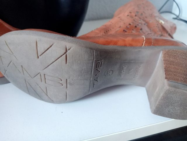 Botas españolas piel troquelada