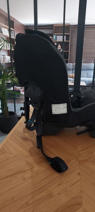 Sillita coche Axkid Minikid a contra marcha