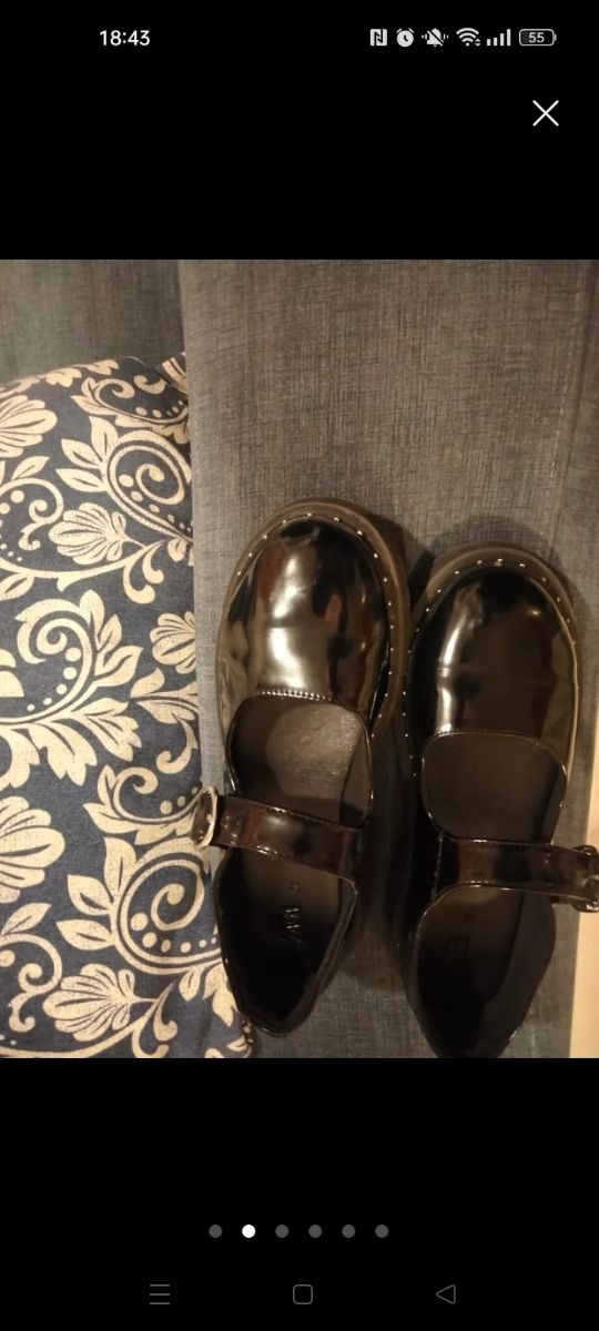 Zapatos negros de charol marca zara