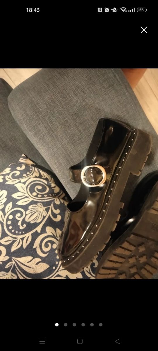 Zapatos negros de charol marca zara