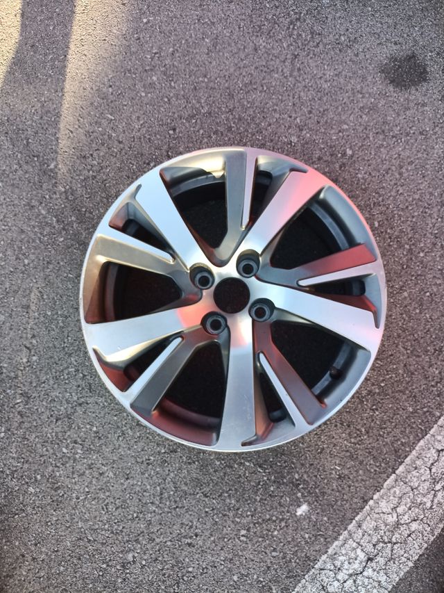 Llanta Peugeot 208 GT
