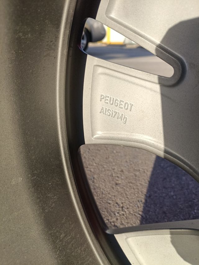 Llanta Peugeot 208 GT